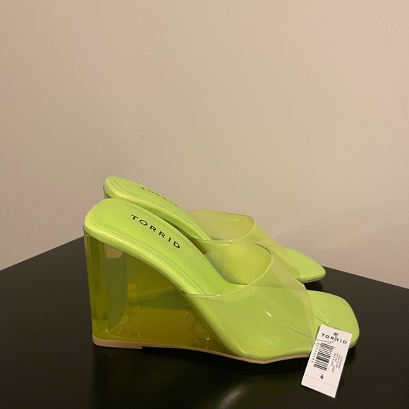 Lucite Wedge Mule Sandal Neon Yellow/ Green Women's 6WW Torrid - Picture 5 of 6